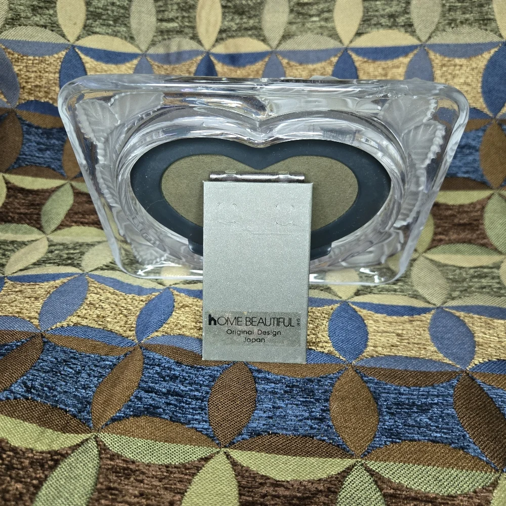 Heart-Shaped Glass Photo Frame with Rose & Leaf Design